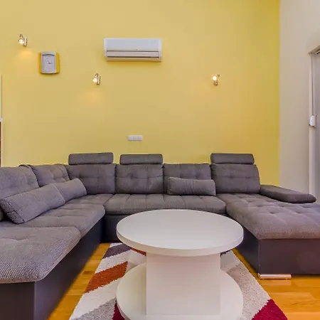 Melita Τρογκίρ